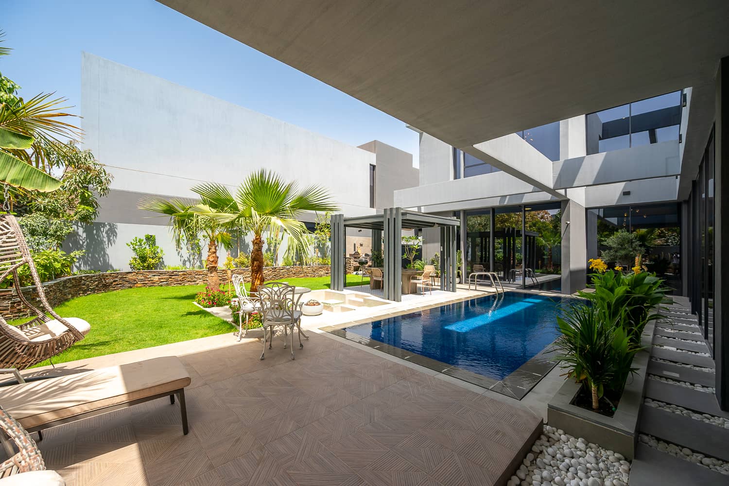 5 Bedroom Villa in Sendian - photo 1