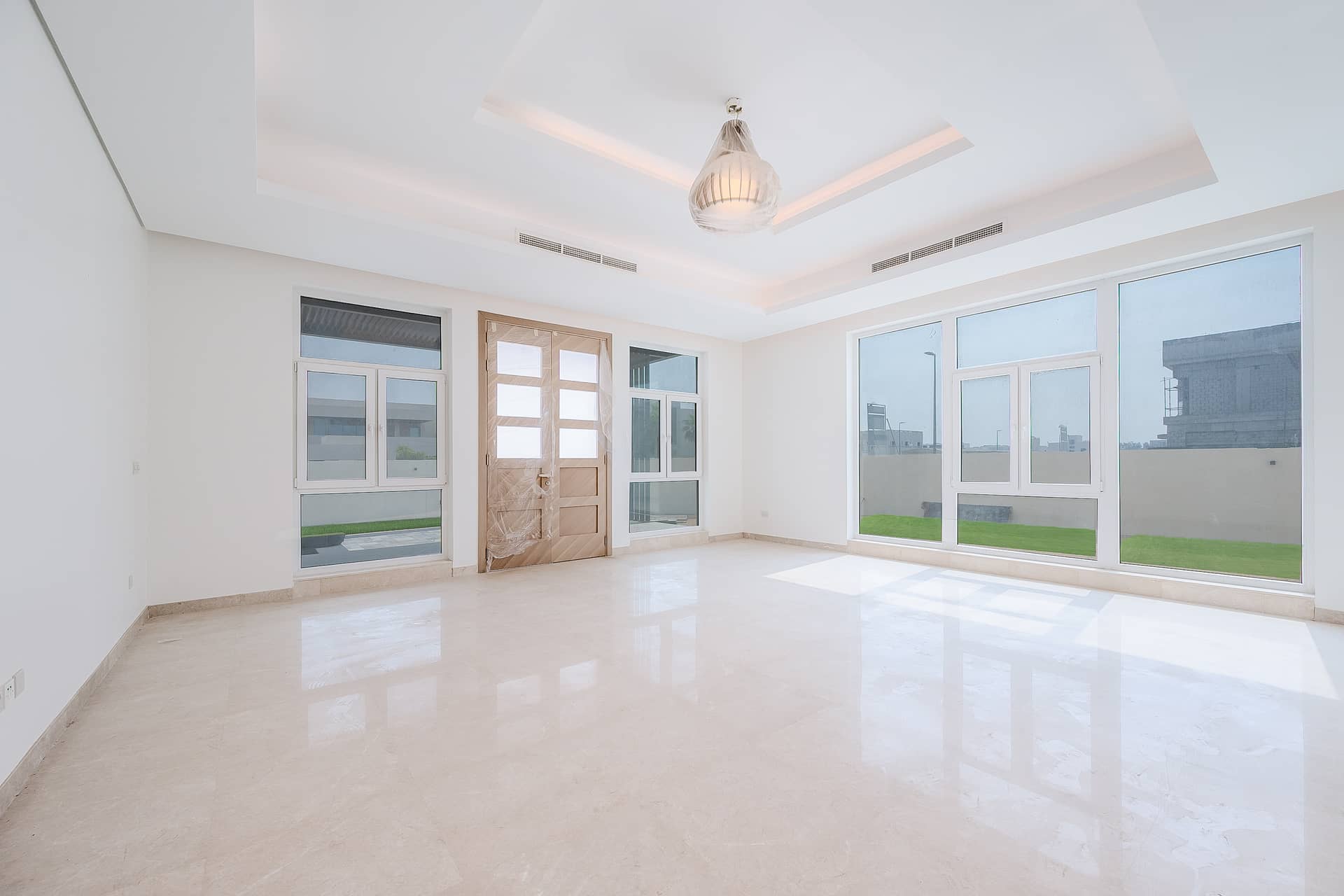 5 Bedroom Villa in Al Khawaneej 1 - photo 2