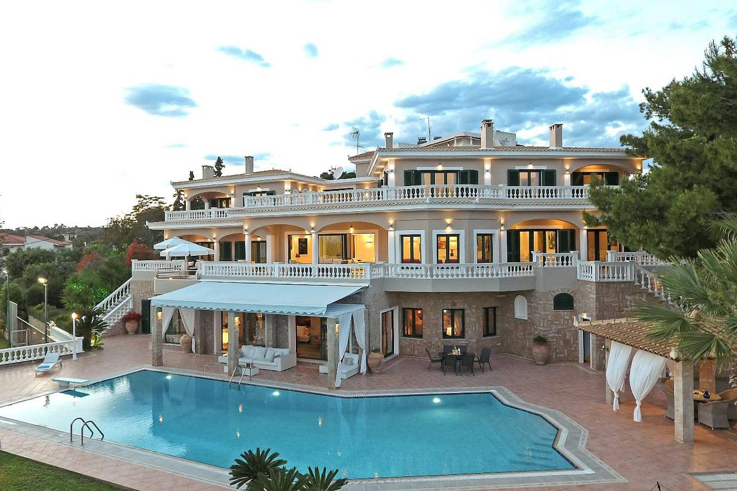 9 Bedroom Villa in Center - photo 1