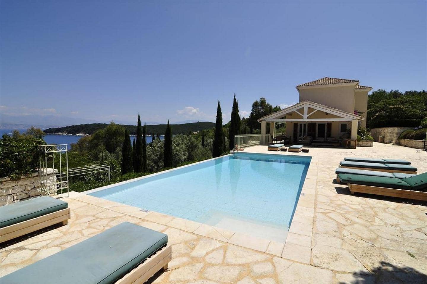 4 Bedroom Villa in Kassiopi - photo 1
