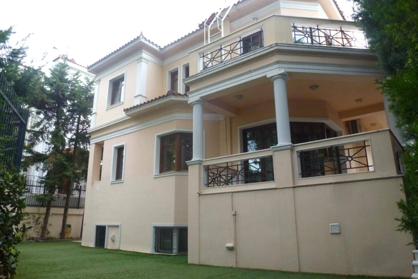 5 Bedroom Villa in Center - photo 1