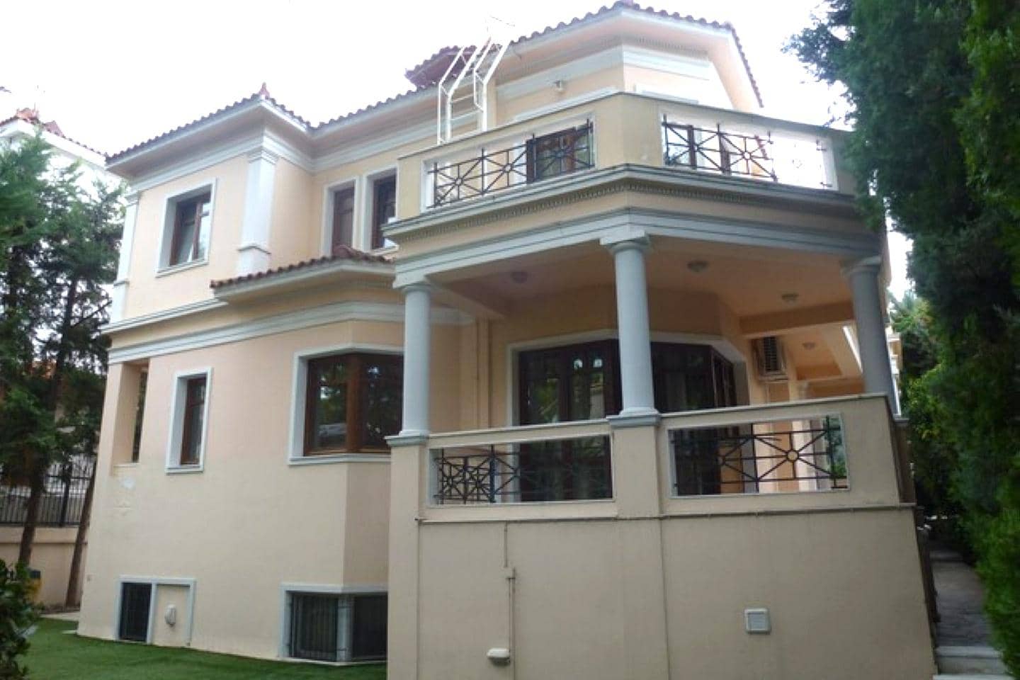 5 Bedroom Villa in Center - photo 2