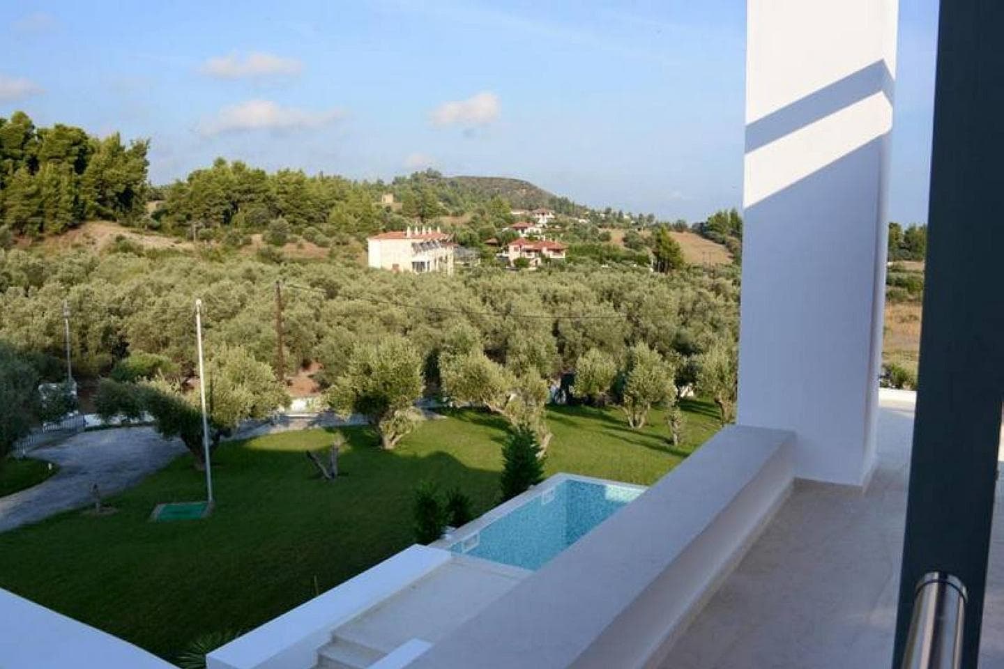 4 Bedroom Villa in Center - photo 2