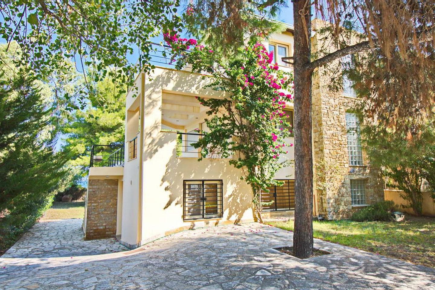 5 Bedroom Villa in Center