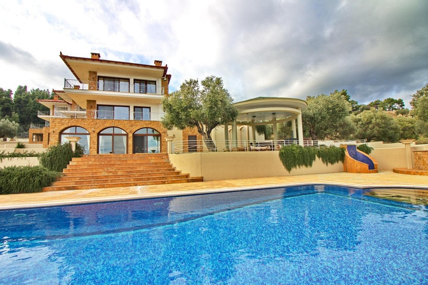 4 Bedroom Villa in Center
