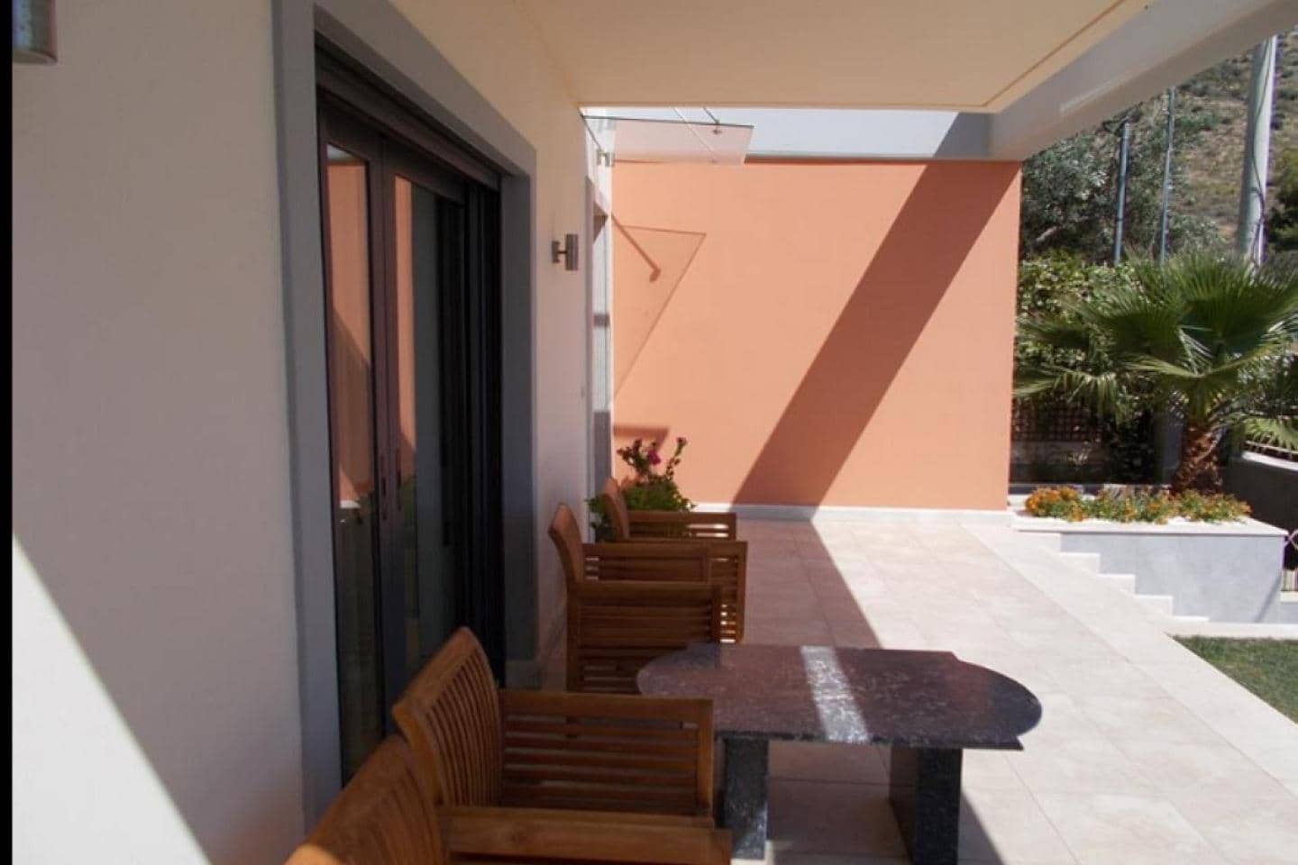 4 Bedroom House in Glyfada - center - photo 2