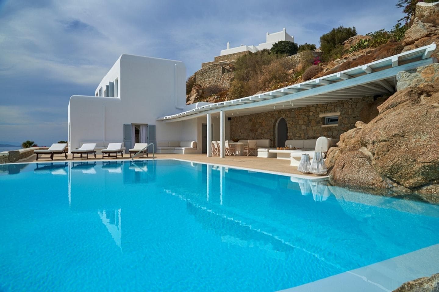 6 Bedroom Villa in Psarrou