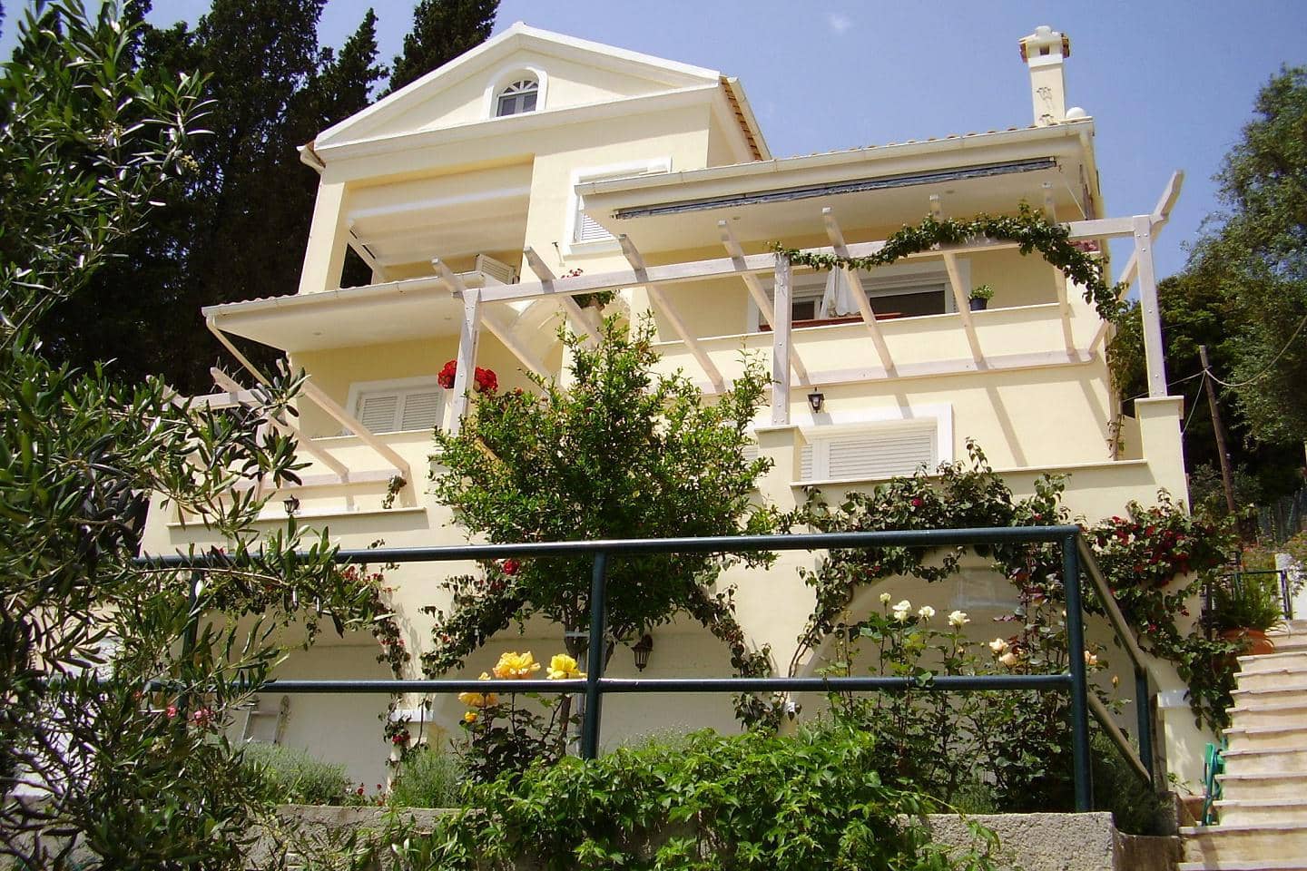 4 Bedroom Villa in Agios Georgios - photo 2