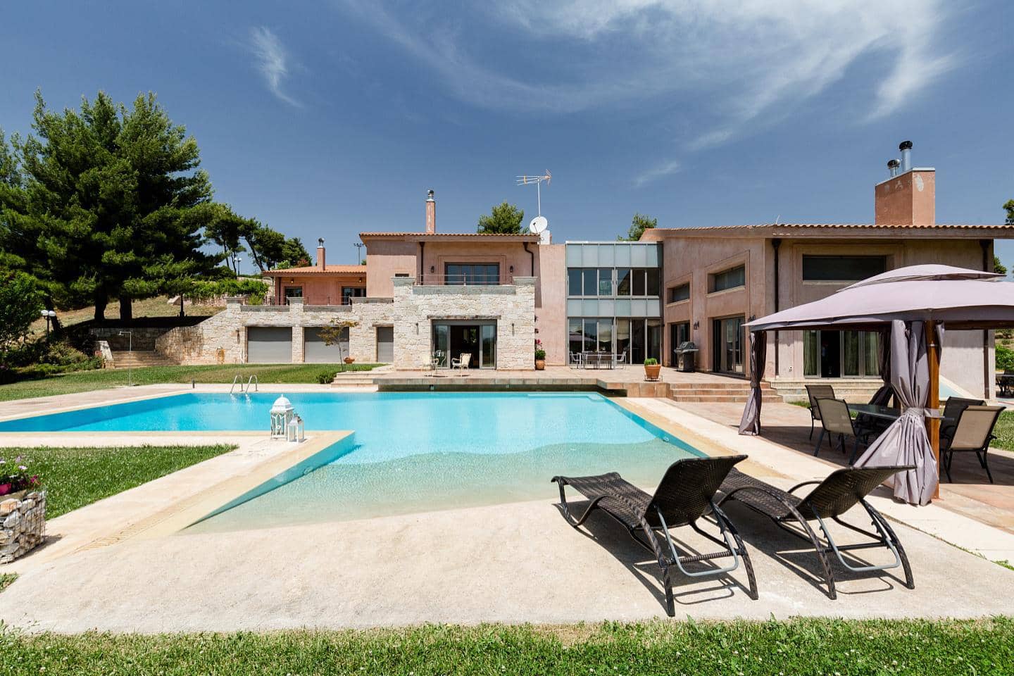 5 Bedroom Villa in Schinias - photo 1
