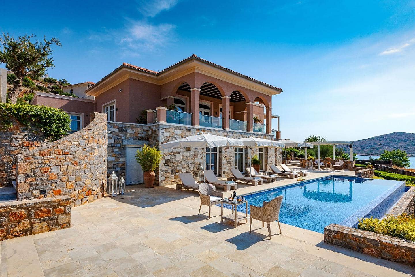 6 Bedroom Villa in Kalidon - photo 1