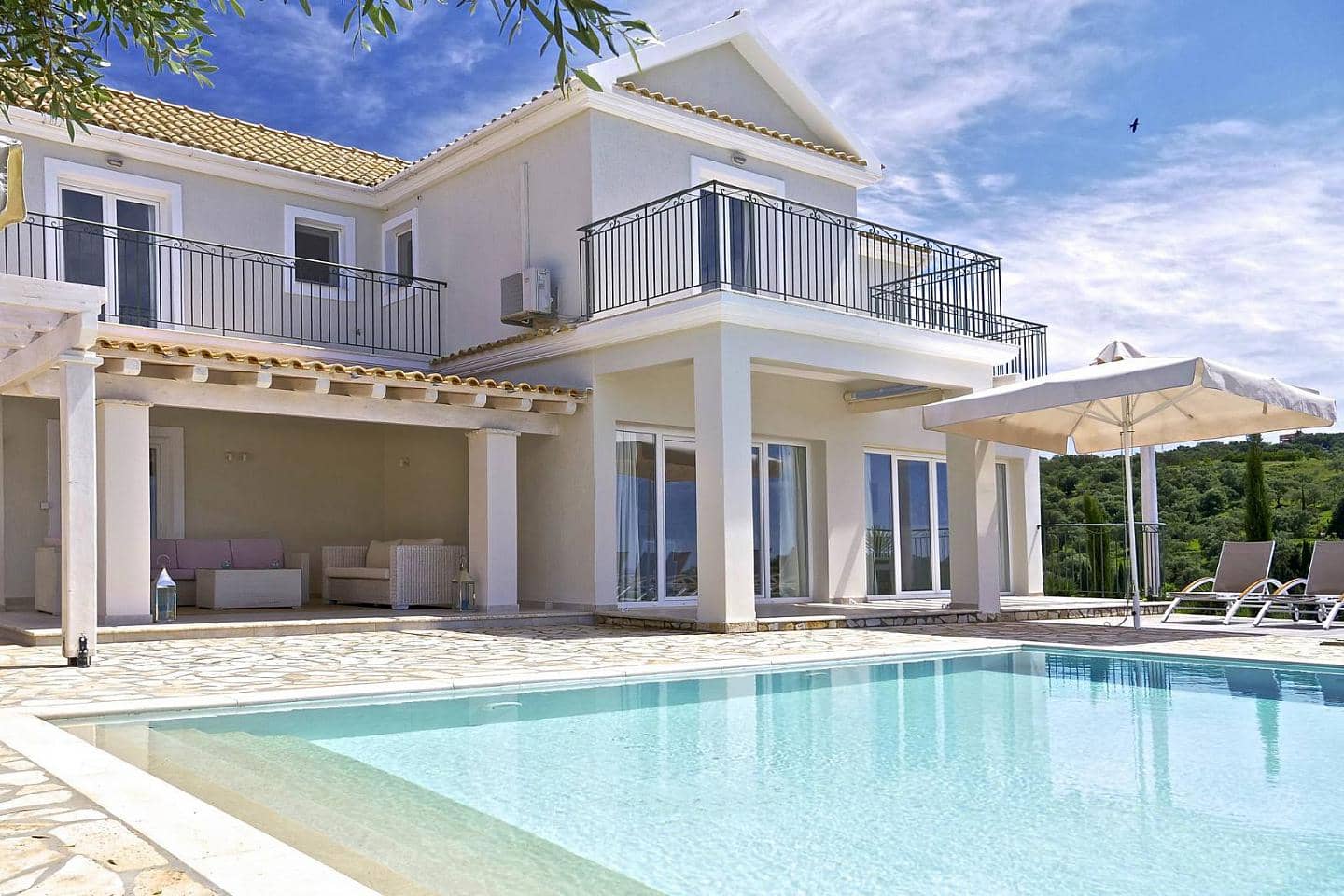 4 Bedroom Villa in Agios Georgios - photo 1