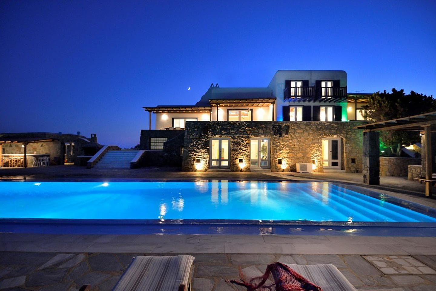 8 Bedroom Villa in Platis Gialos - photo 2