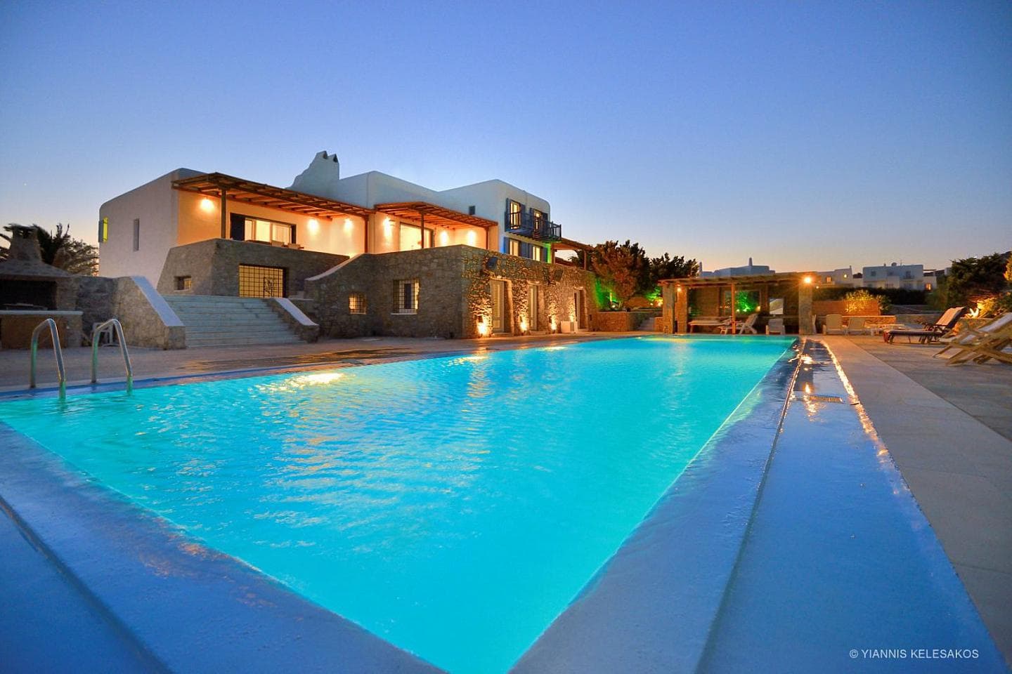 8 Bedroom Villa in Platis Gialos