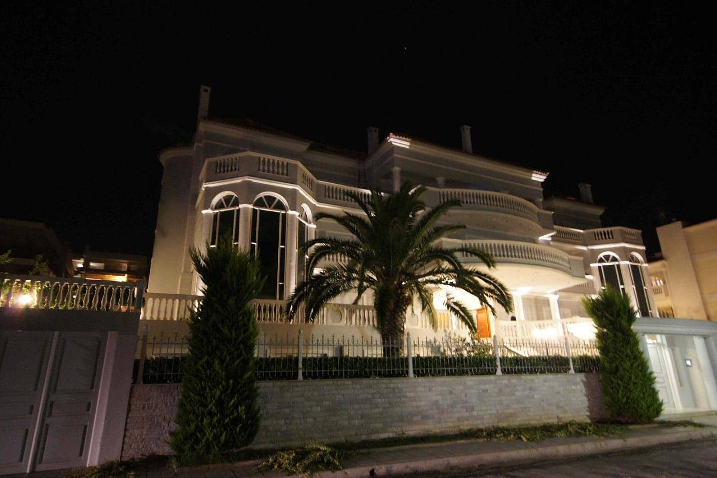 14 Bedroom House in Center - photo 2