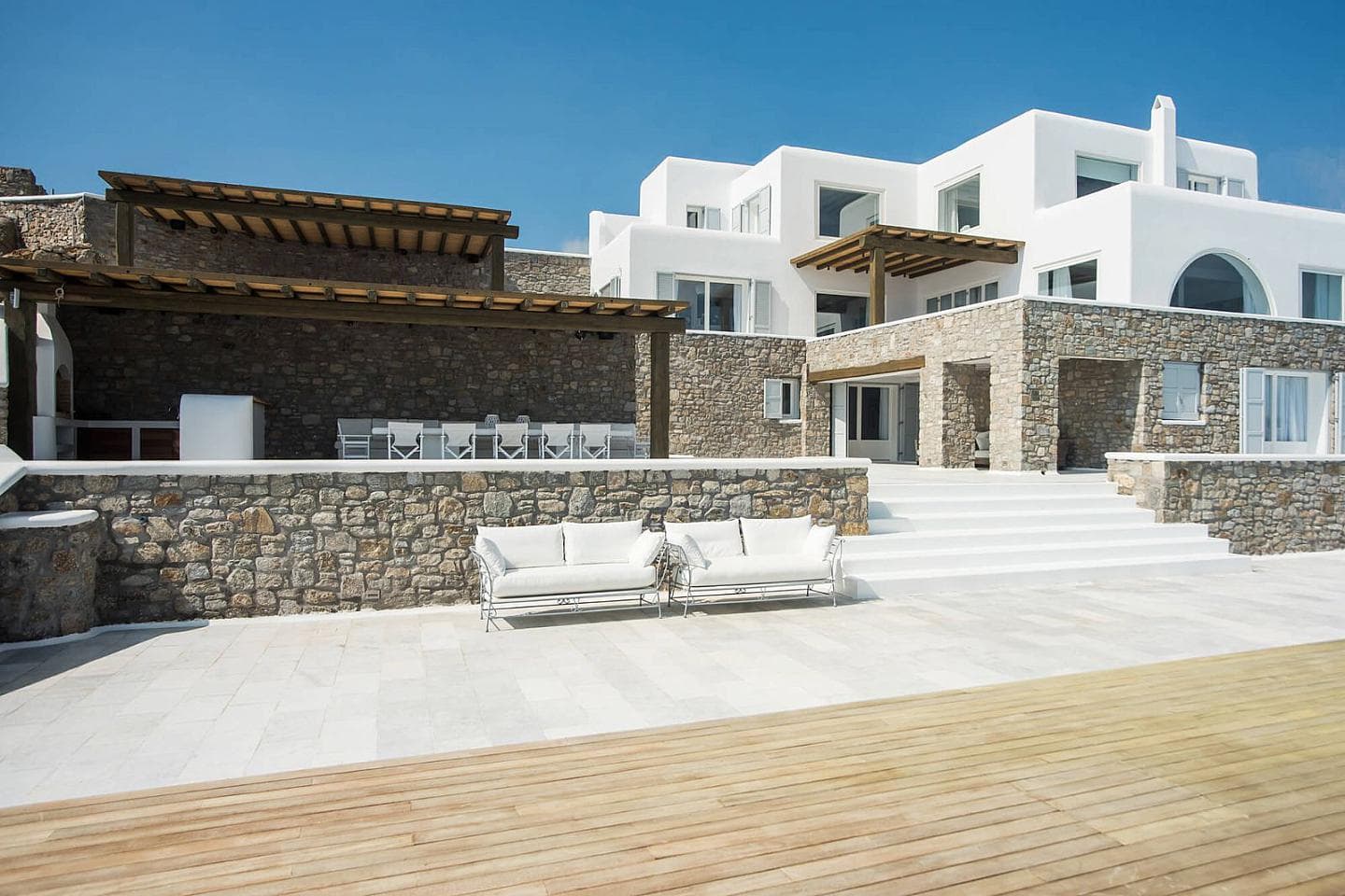 9 Bedroom Villa in Psarrou