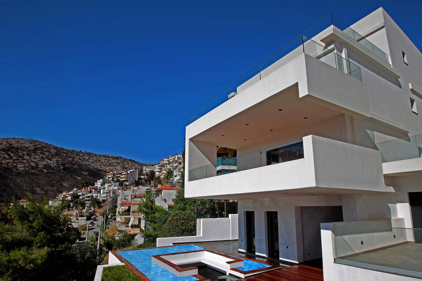 6 Bedroom House in Ano Voula - photo 2