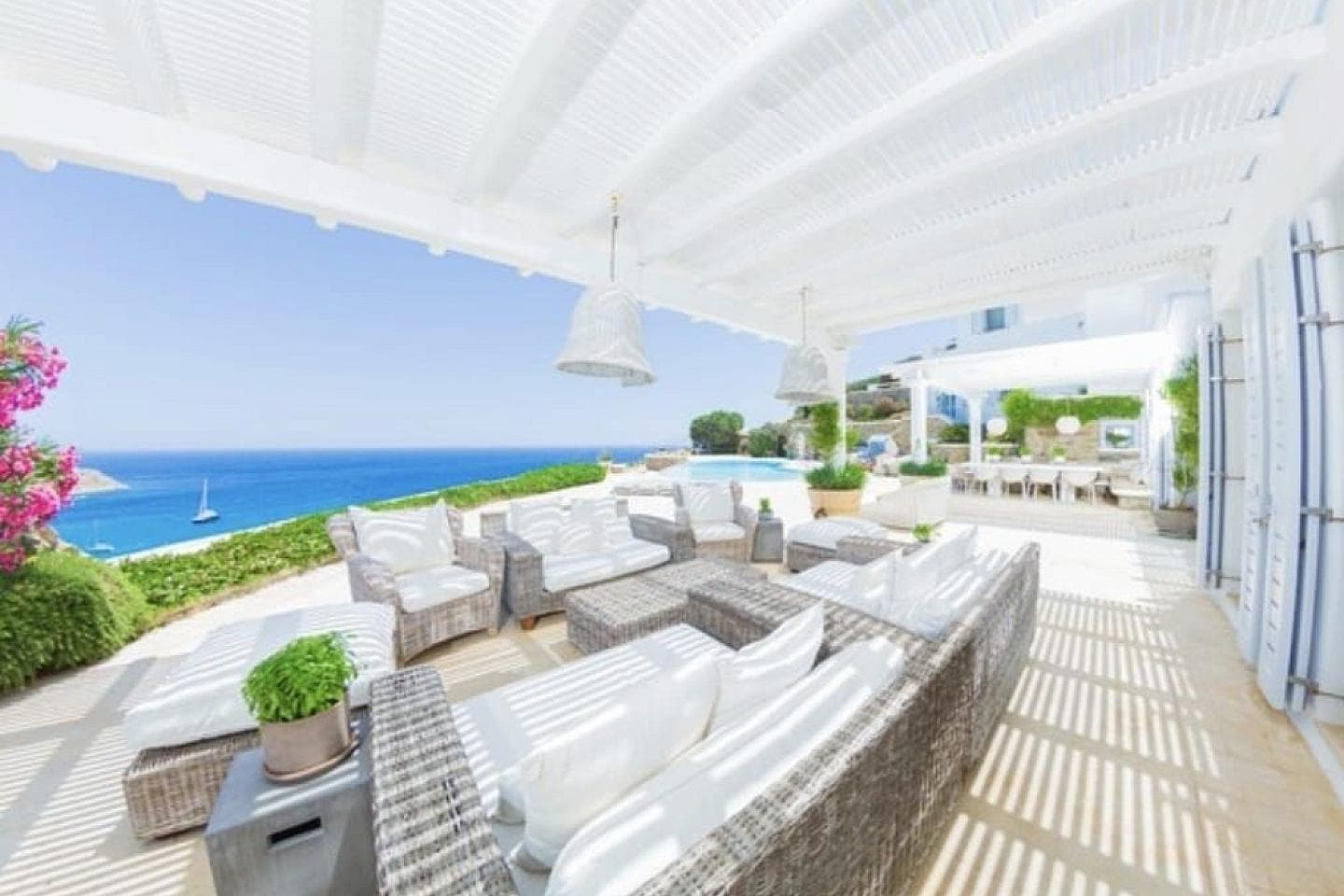 11 Bedroom Villa in Main town - Chora - photo 2
