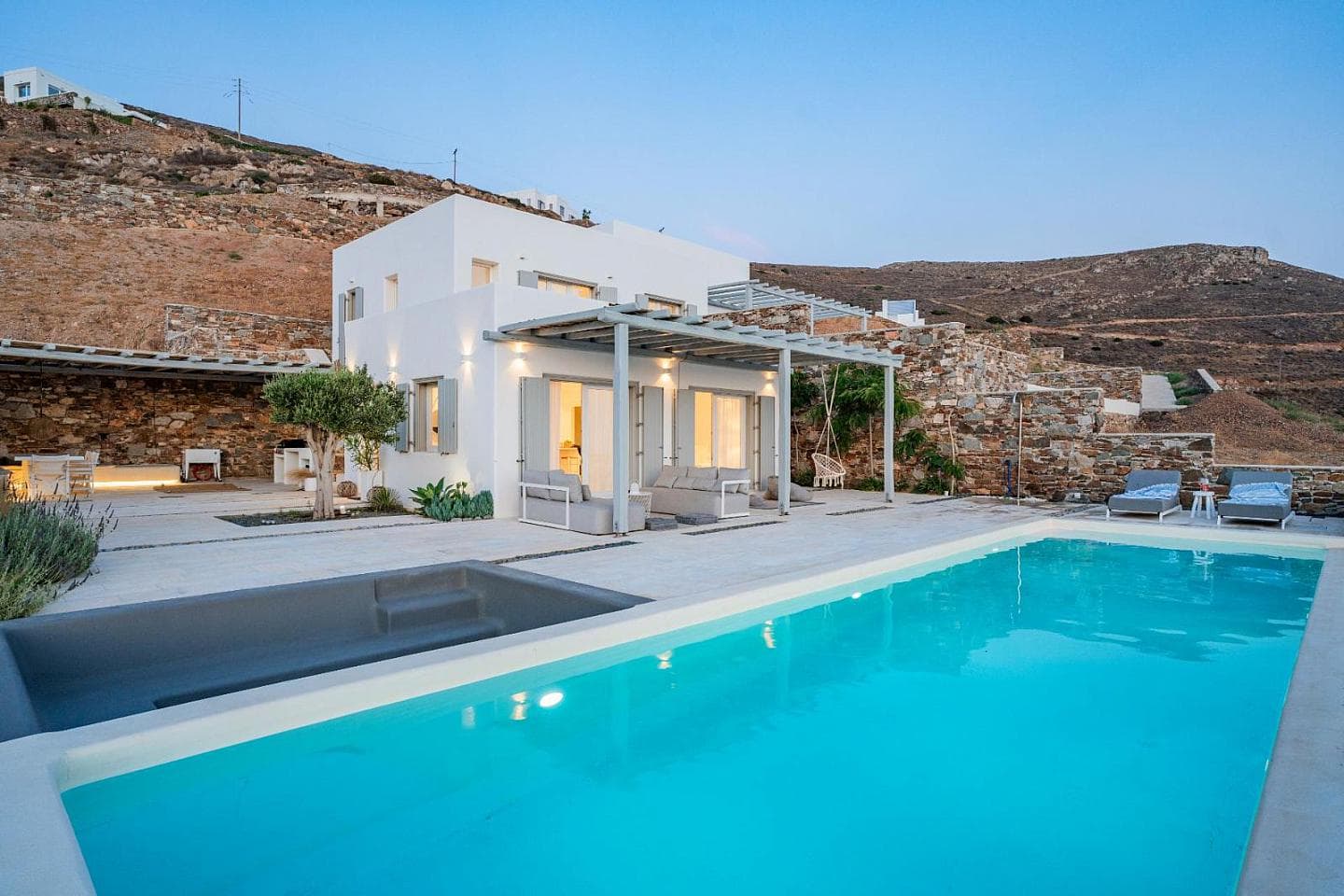 4 Bedroom Villa in Ano Siros