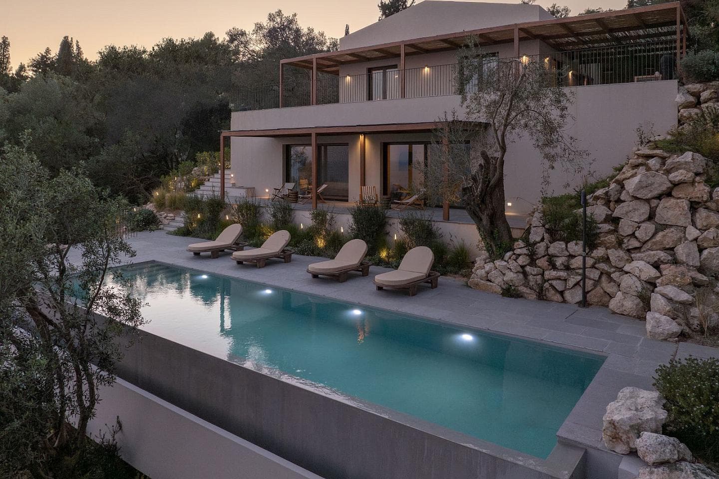 4 Bedroom Villa in Αgios Georgios - photo 1