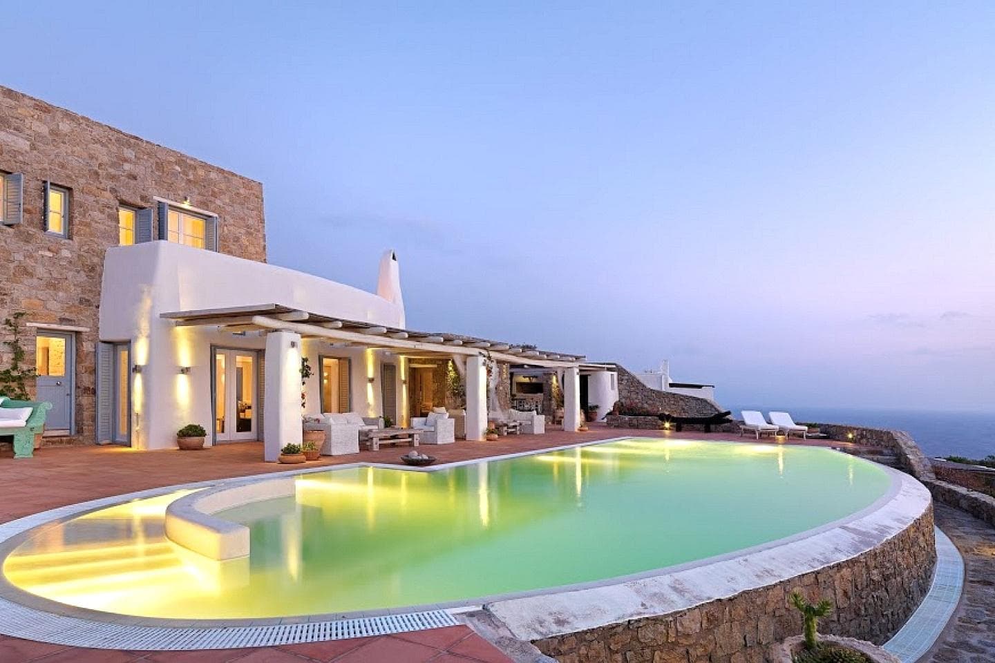 6 Bedroom Villa in Psarrou