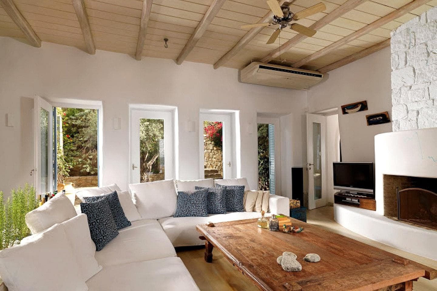 6 Bedroom Villa in Psarrou - photo 2